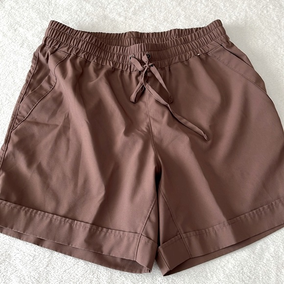 Mondetta Pants - Mondetta Women's Mocha Mousse Active Walking Shorts, size Small never worn bin Z